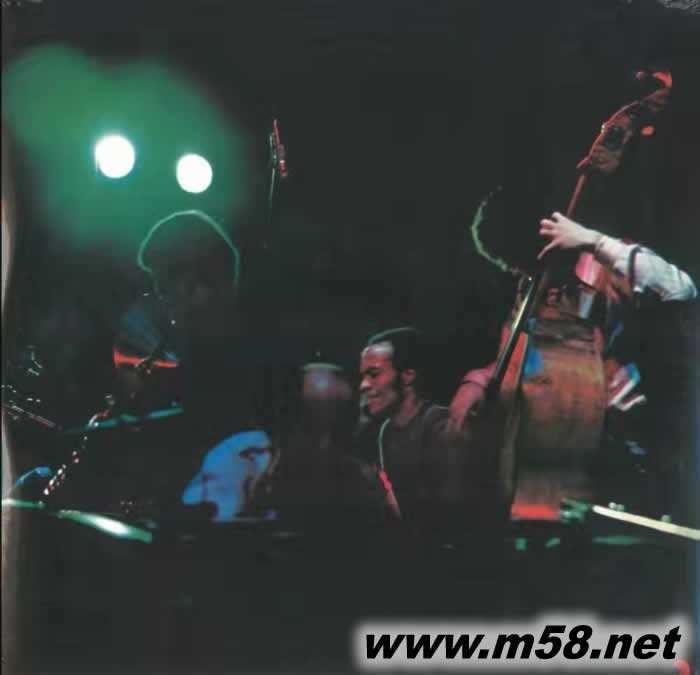 爵士四重奏東京現(xiàn)場(chǎng)演出 Weather Report Live In Tokyo(鍵琴、薩克斯、吉它、鼓) 雙黑膠專輯背面圖片